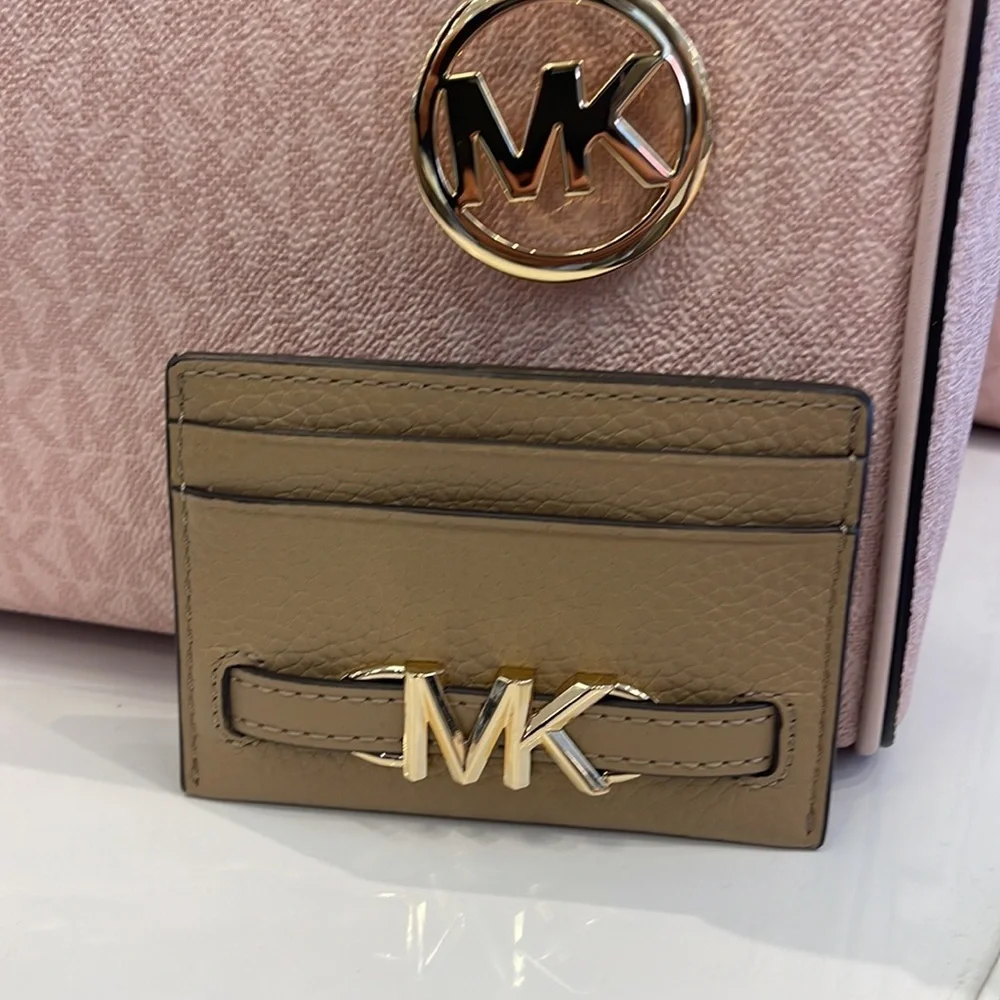 MICHAEL KORS Reed Large Pebbled Leather Card Holder Case Wallet COLOR: CAMEL NWT